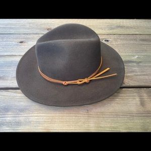 Wyeth Billy Brown adjustable new never worn